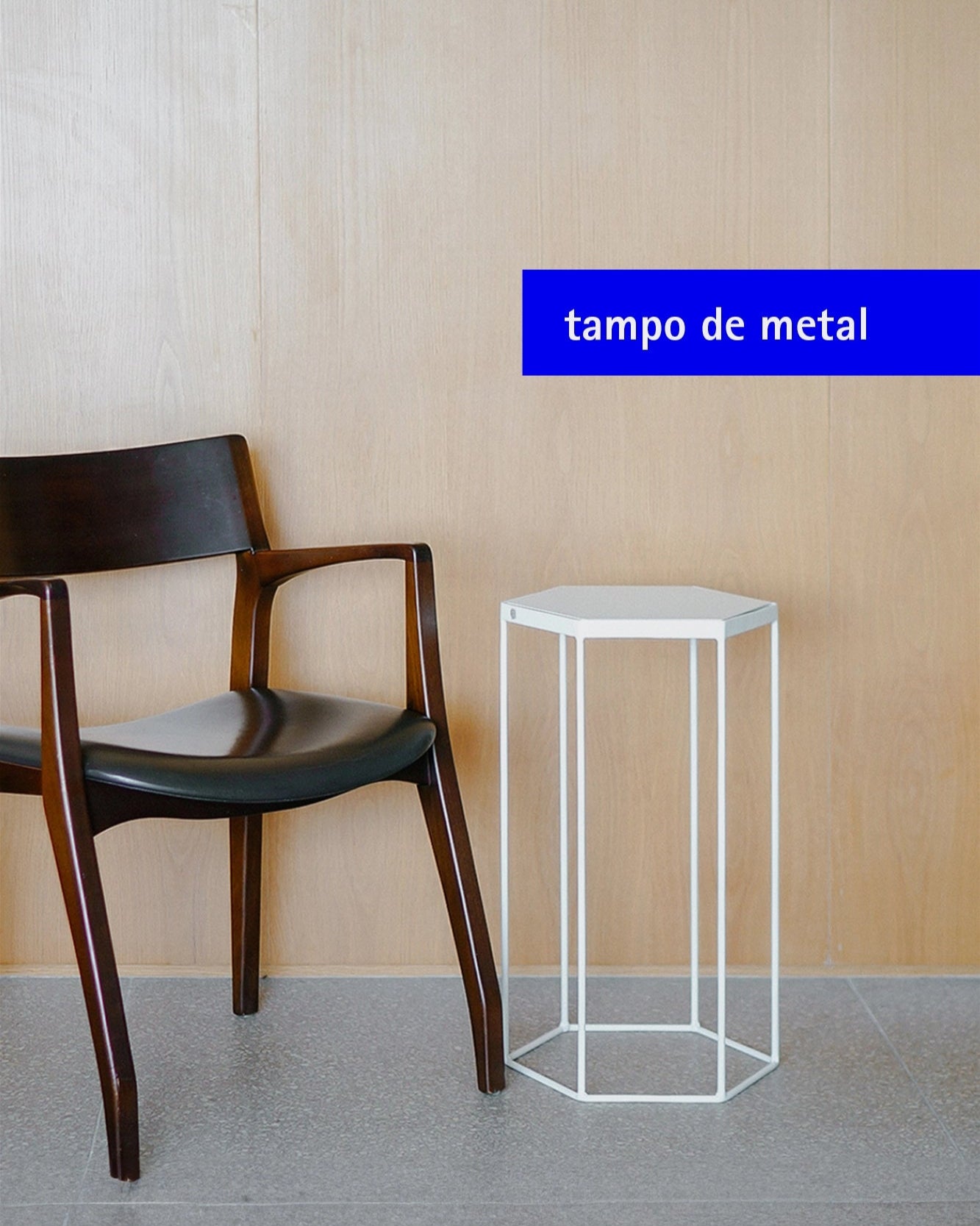 Suporte para plantas Garça 60 - Tampo Metal